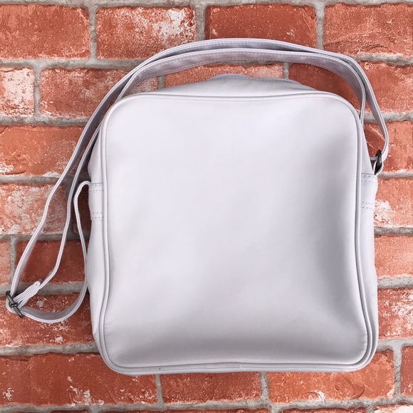 *SOLD*Adidas Crossbody Bag White & Gold - Picture 4 of 8